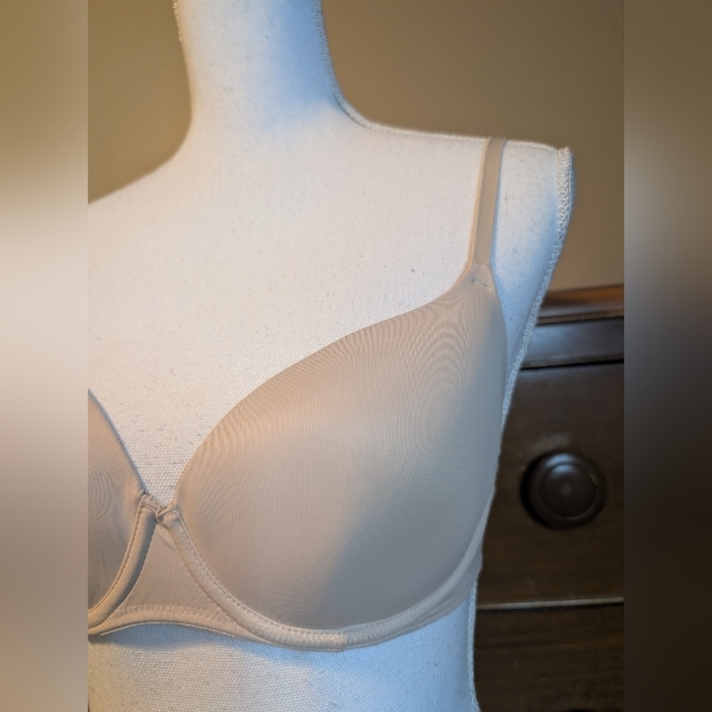 PINK VICTORIA'S SECRET Everyday T-shirt Bra Nude SIZE 32D - Picture 2 of 12